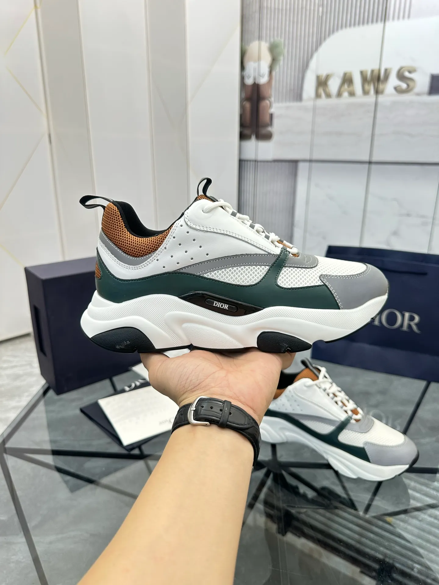 Men's shoes: 💰P460¥ Ready in Guangzhou, fully packaged Product trademark: Dior* "Dior*" low-top casual shoes Regular size: 38-46 (can be customized to 47) B22 Product materials: imported cowhide leather upper spliced ​​with original fabric, breathable lining, original outsole. Number: 920